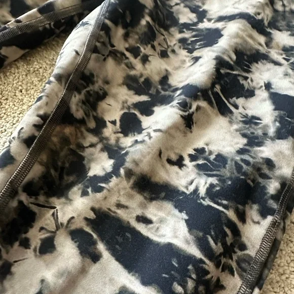 Lululemon Leggings size 12 - Picture 2 of 3